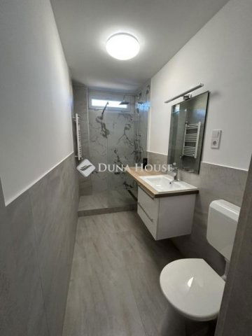 Eladó panellakás, Pécsett 57.9 M Ft, 2 szobás