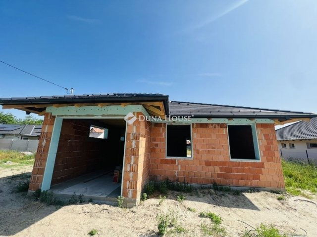 Eladó családi ház, Tökölön 119.9 M Ft, 4 szobás