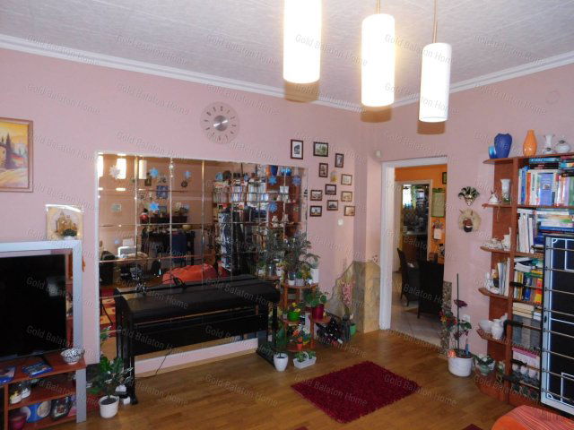 Eladó családi ház, Keszthelyen 90 M Ft, 3+4 szobás