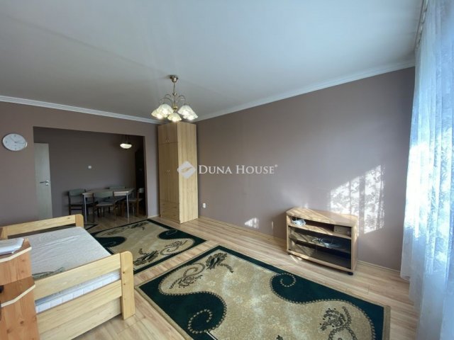 Kiadó panellakás, albérlet, Győrött 200 E Ft / hó, 3 szobás