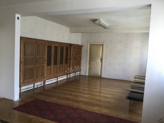 Eladó iroda, Békéscsabán, Szabadság téren 220 M Ft
