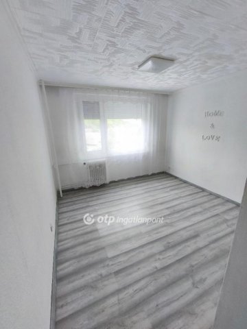 Kiadó panellakás, albérlet, Miskolcon 120 E Ft / hó, 2 szobás