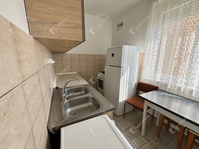 Eladó panellakás, Oroszlányban 27.99 M Ft, 2 szobás