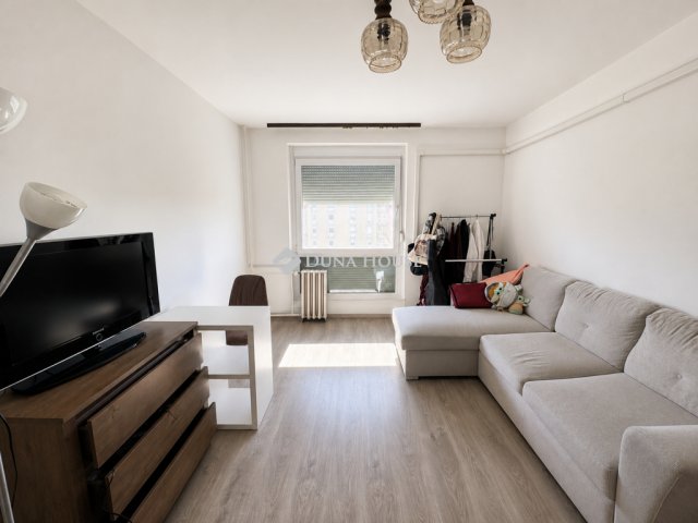 Eladó panellakás, Pécsett 36 M Ft, 2 szobás