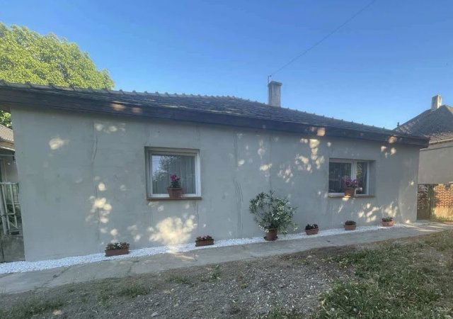 Eladó családi ház, Vértesbogláron 51.99 M Ft, 2 szobás