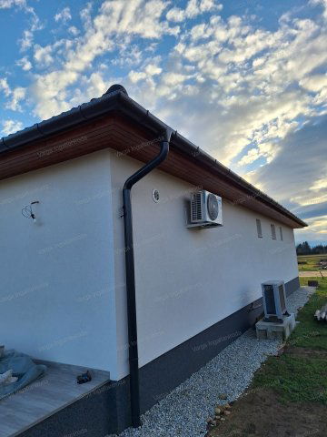 Eladó családi ház, Lövőn 109.9 M Ft, 4 szobás
