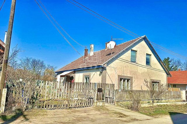 Eladó családi ház, Szentlőrinckátán 28.49 M Ft, 6 szobás