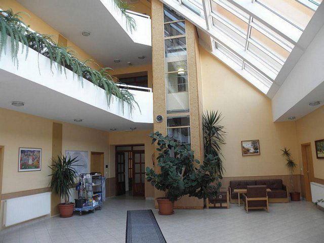 Eladó hotel, Zalakaroson 1596 M Ft, 44 szobás