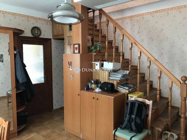 Eladó családi ház, Móron 109.9 M Ft, 5 szobás