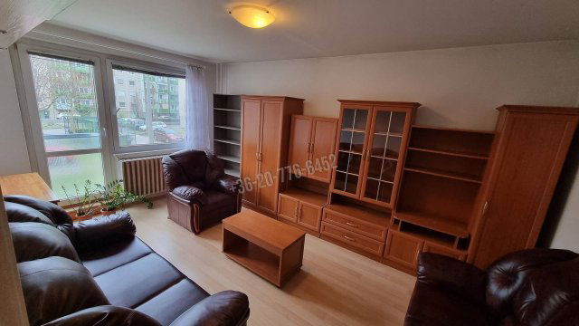 Eladó panellakás, Esztergomban 44 M Ft, 2 szobás