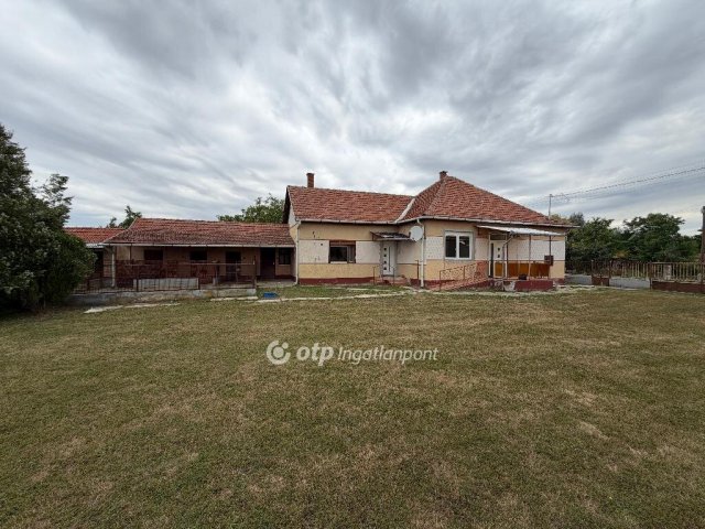 Eladó családi ház, Komádiban 37.9 M Ft, 2 szobás