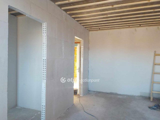 Eladó téglalakás, Pécsett 65.457 M Ft, 3 szobás