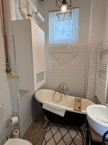 Eladó téglalakás, Budapesten, VI. kerületben, Paulay Ede utcában