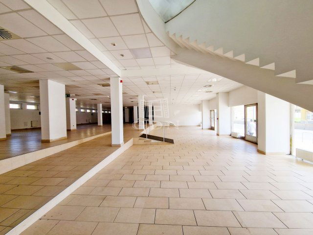 Kiadó üzlethelyiség, Miskolcon 1100 E Ft / hó