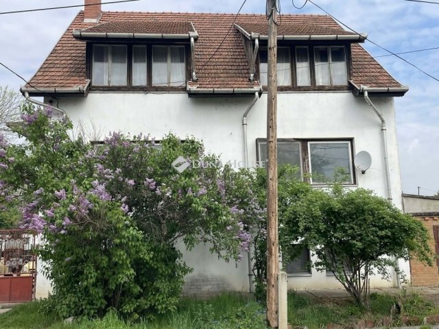Eladó családi ház, Szegeden 89.95 M Ft, 9 szobás