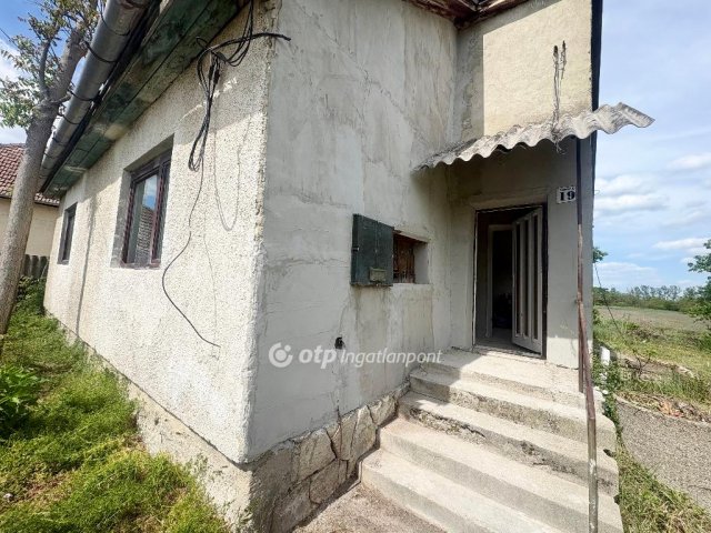 Eladó családi ház, Egerfarmoson 7.9 M Ft, 3 szobás