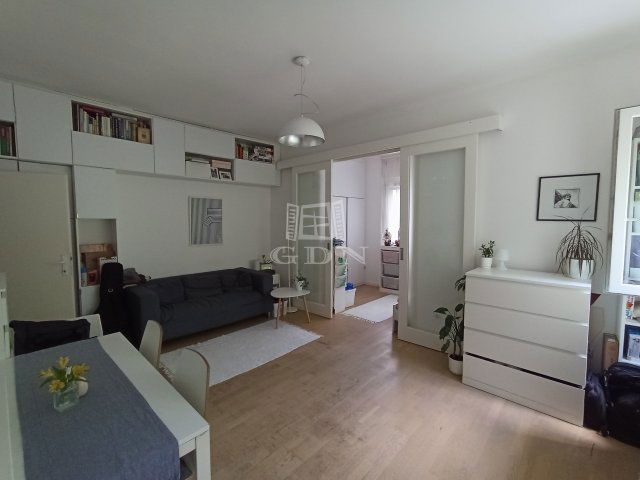 Eladó téglalakás, Veszprémben 49.9 M Ft, 1+2 szobás