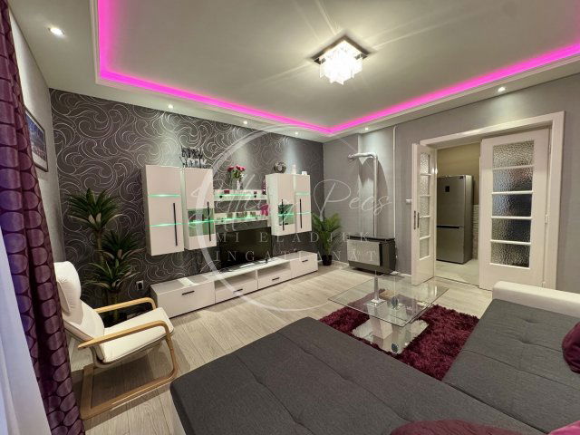 Eladó téglalakás, Pécsett, Madách Imre utcában 52 M Ft