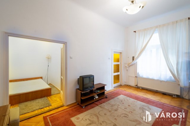 Eladó téglalakás, Budapesten, V. kerületben 64.8 M Ft, 1 szobás