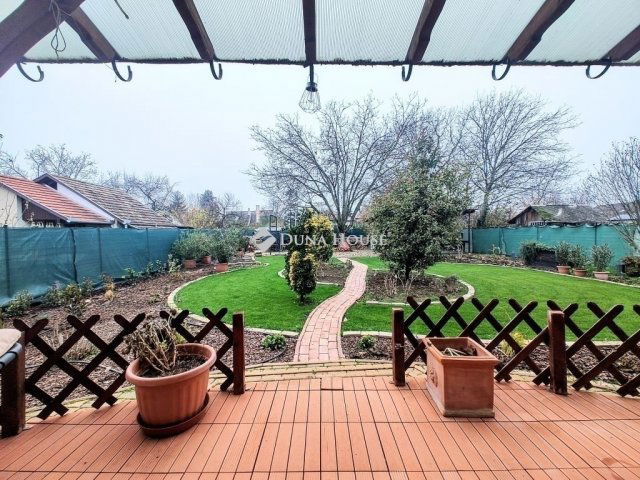 Eladó családi ház, Szegeden 214.9 M Ft, 5 szobás