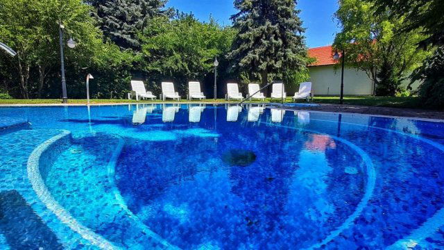 Eladó hotel, Gödön 1050 M Ft, 21 szobás / költözzbe.hu