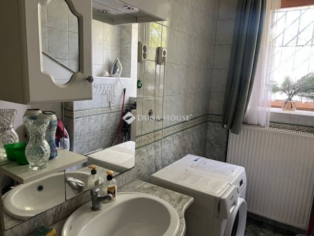 Eladó családi ház, Zsámbékon 139.9 M Ft, 6 szobás