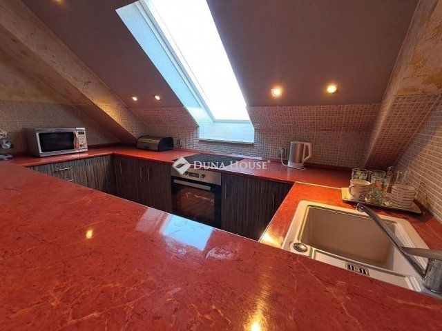 Eladó téglalakás, Pécsett 59 M Ft, 4 szobás