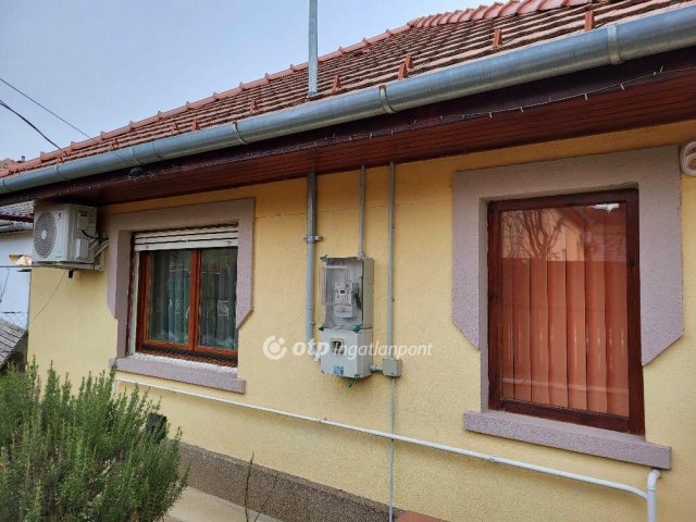 Eladó családi ház, Tápióságon 36.99 M Ft, 2 szobás