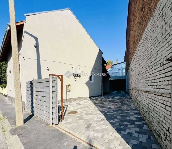 Eladó családi ház, Szolnokon 79.9 M Ft, 4 szobás