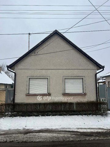 Eladó családi ház, Cegléden 68 M Ft, 3 szobás
