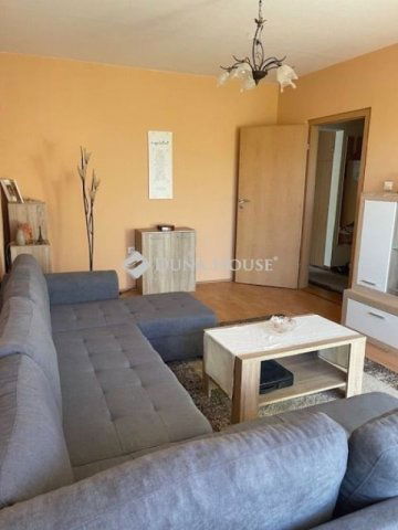 Eladó panellakás, Pécsett 58.7 M Ft, 3 szobás