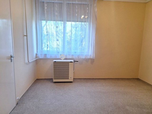 Eladó téglalakás, Kecskeméten 48.7 M Ft, 2 szobás