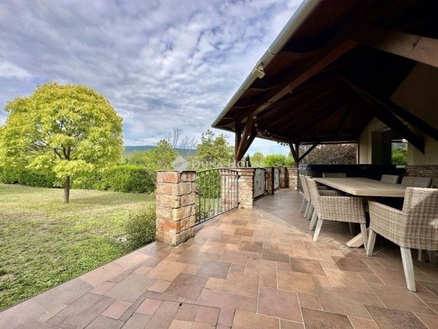 Eladó családi ház, Pécsett 280 M Ft, 9 szobás