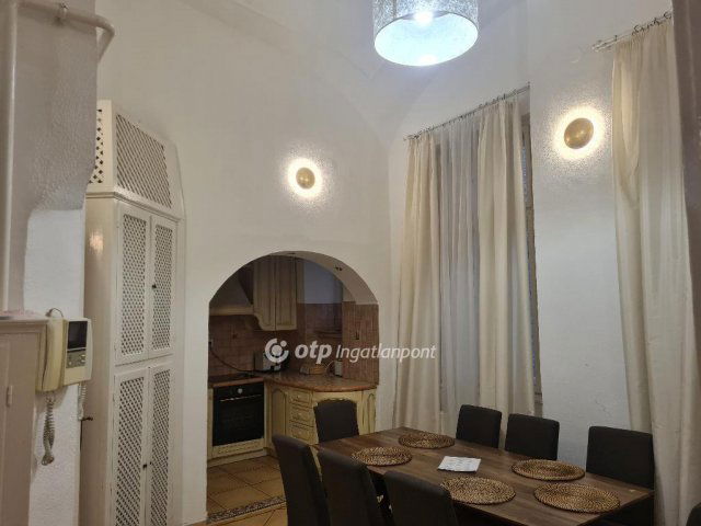 Eladó téglalakás, Budapesten, V. kerületben 109 M Ft, 2 szobás