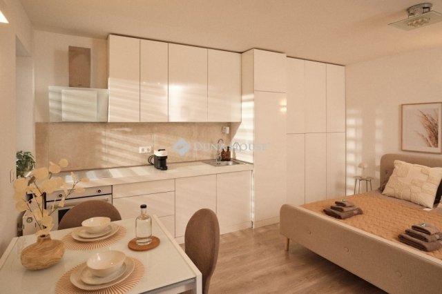 Eladó téglalakás, Pécsett 139.9 M Ft, 2 szobás