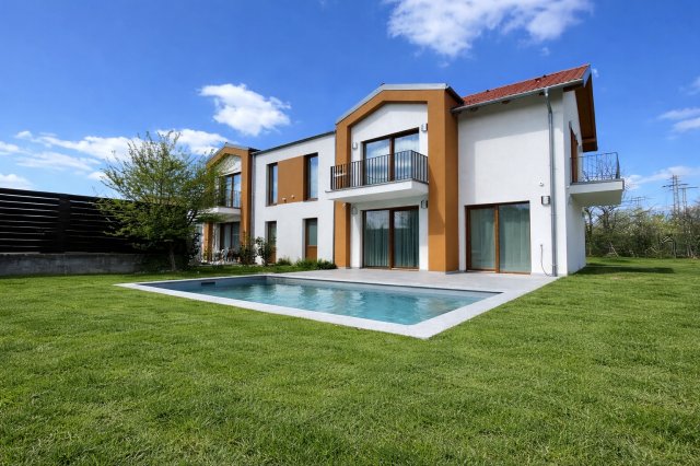 Eladó ikerház, Balatonfüreden 189 M Ft, 5 szobás