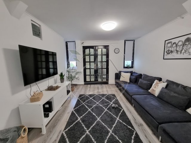 Eladó téglalakás, Gyulán 65 M Ft, 5 szobás