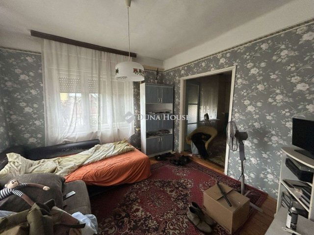 Eladó családi ház, Dánszentmiklóson 36 M Ft, 3 szobás