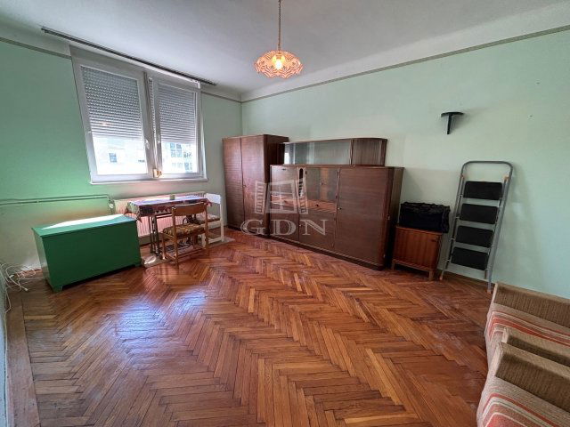 Eladó panellakás, Komáromban 37.5 M Ft, 2 szobás