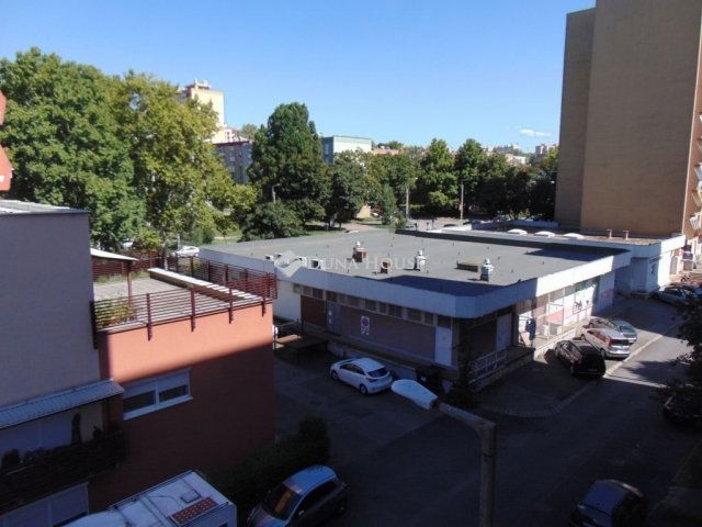 Eladó panellakás, Pécsett 36.9 M Ft, 2 szobás