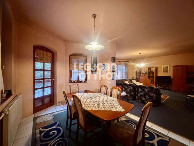 Eladó családi ház, Cegléden 139 M Ft, 6 szobás