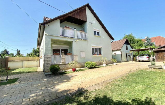 Eladó családi ház, Szegeden 114.7 M Ft, 4 szobás