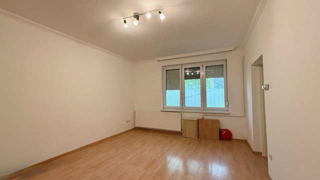Kiadó panellakás, albérlet, Debrecenben 180 E Ft / hó, 2 szobás