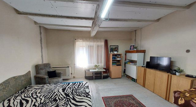 Eladó családi ház, Fegyverneken 6 M Ft, 1 szobás