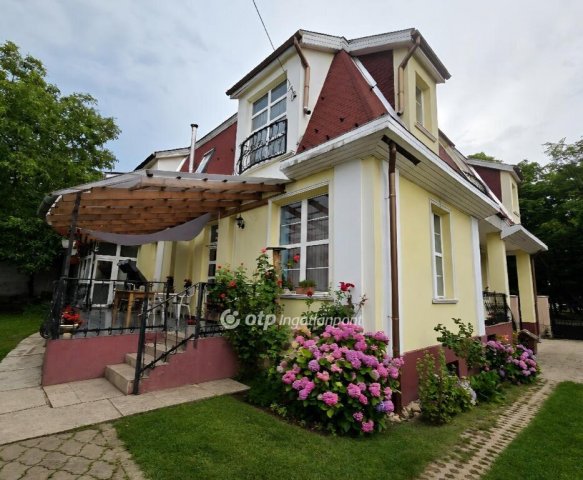 Eladó családi ház, Miskolcon 240 M Ft, 6+1 szobás