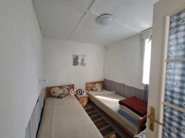 Eladó nyaraló, Egerben 17 M Ft, 1+4 szobás / költözzbe.hu