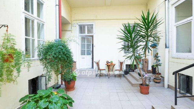 Eladó téglalakás, Budapesten, VI. kerületben 68 M Ft, 2 szobás