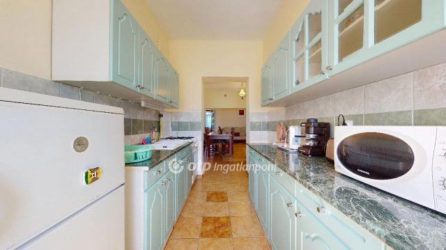 Eladó családi ház, Poroszlón 144.4 M Ft, 4+2 szobás