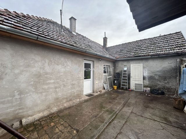 Eladó családi ház, Baján 17.9 M Ft, 1 szobás