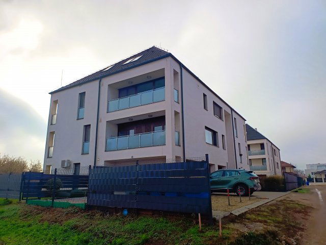 Eladó téglalakás, Debrecenben 34 M Ft, 1 szobás